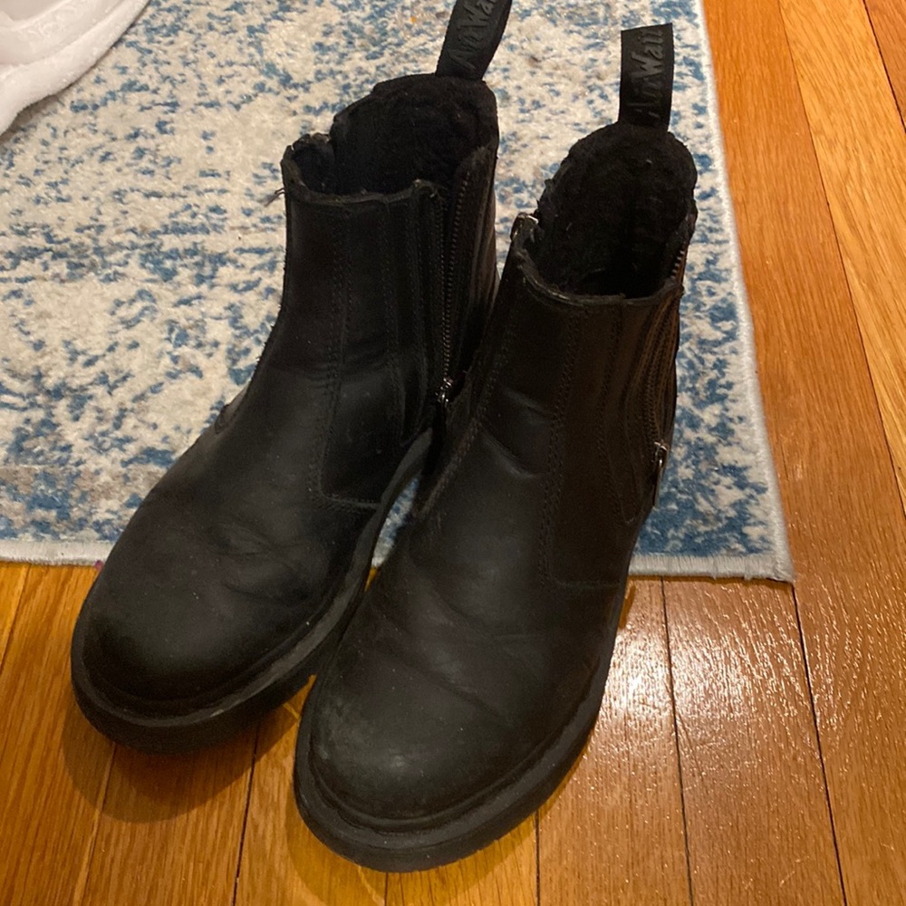 Doc Martens Chelsea Fur-Lined Boot